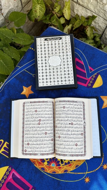 مصحف عادي - قياس صغير - 14*20 سم - ورق كريمي - 2 لون احمر واسود- دار المدني