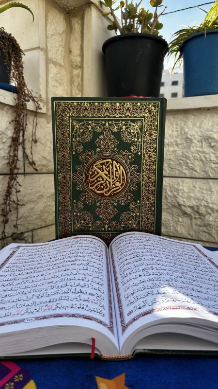 مصحف عادي - قياس كبير جدا - 25*35 سم- ورق ابيض - 2 لون احمر واسود- المكتبة التوفيقية